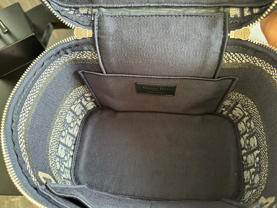 diortravel vanity 25 black beige oblique embroidery