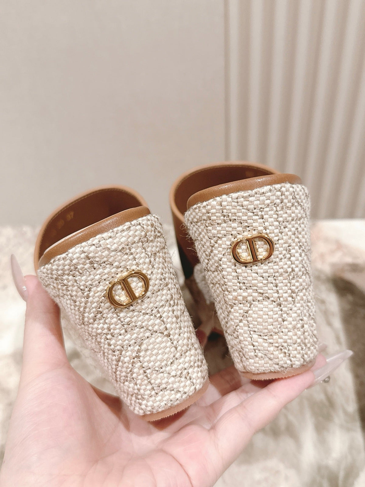 CD Attitude Wedge Slide 85mm Camel Calfskin 483086