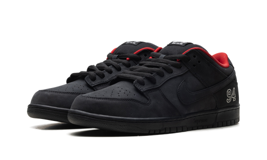 SB Dunk Low "Supreme - Black" HQ8487 001