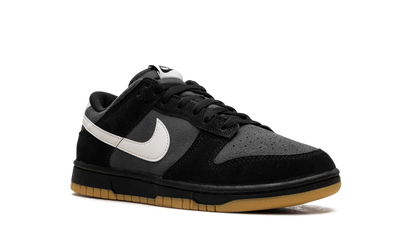 Dunk Low SE "Black Grey Gum" HQ1931 001