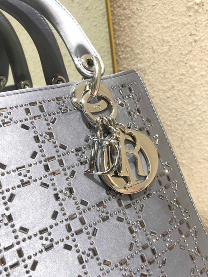 LADY 24 HANDBAG EMBOSSED DIAMOND IN GREY CALFSKIN