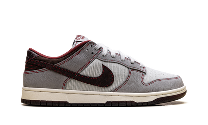 Dunk Low Retro SE "Pure Platinum / Wolf Grey / Team Red / Burgundy Crush" IH1942 001