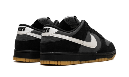 Dunk Low SE "Black Grey Gum" HQ1931 001