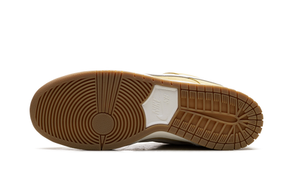 SB Dunk Low "Saturn Gold" FJ1674 700