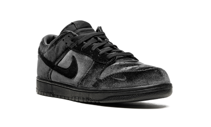 Dunk Low "Dover Street Market Triple Black Velvet" DH2686 002
