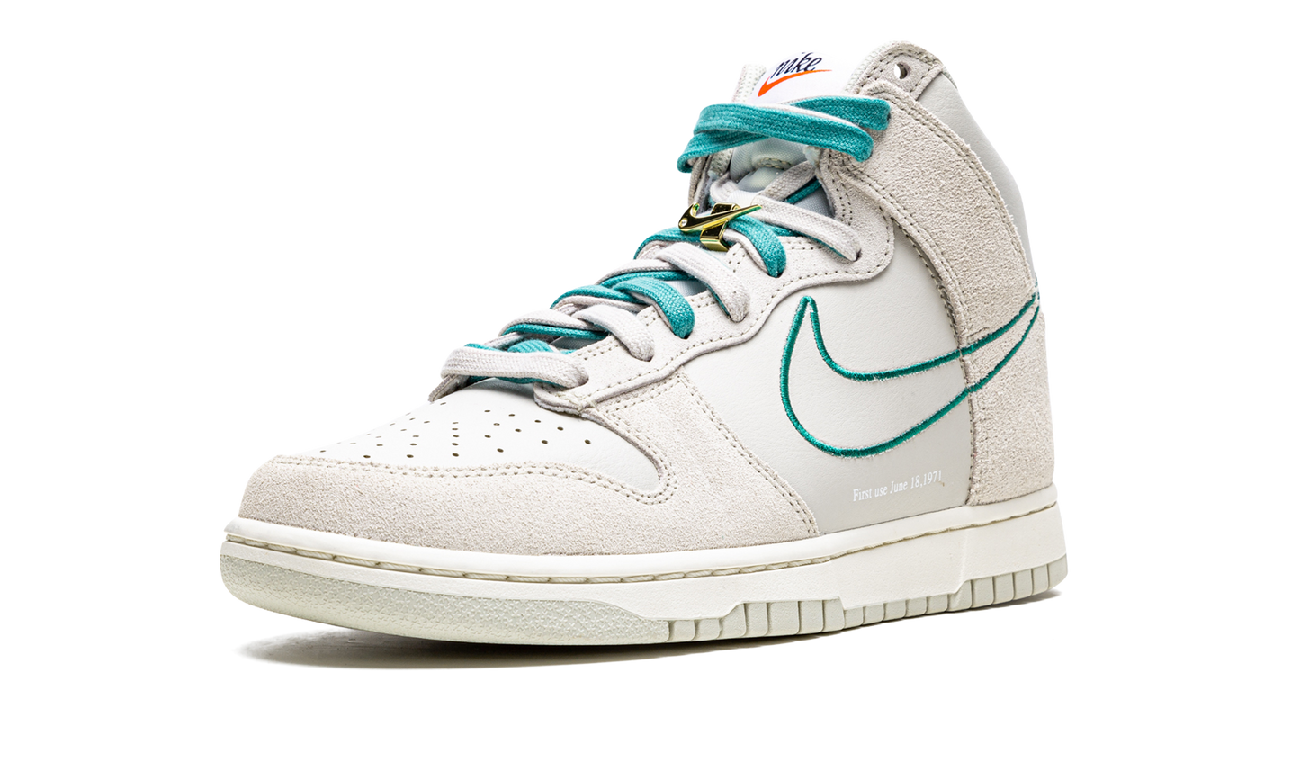 Dunk High SE "First Use - Green Noise" DH0960 001