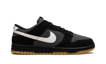 Dunk Low SE "Black Grey Gum" HQ1931 001