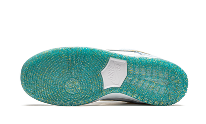 SB Dunk Low "Sean Cliver - Holiday Special" DC9936 100