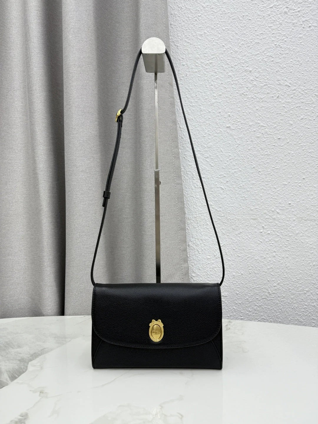 Dior 2026 Medaillon Envelope Bag 20.5cm Calfskin 158554