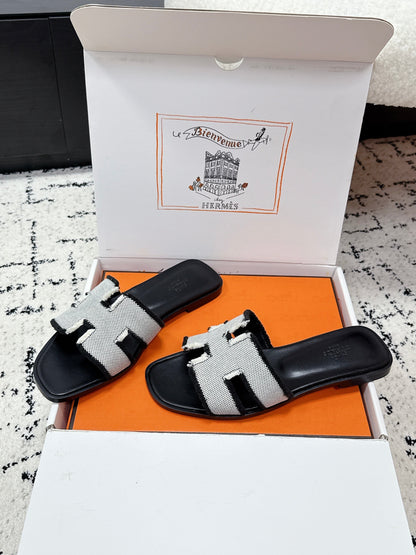 HM 26ss Oran Sandals Black White Canvas Cowhide 617213