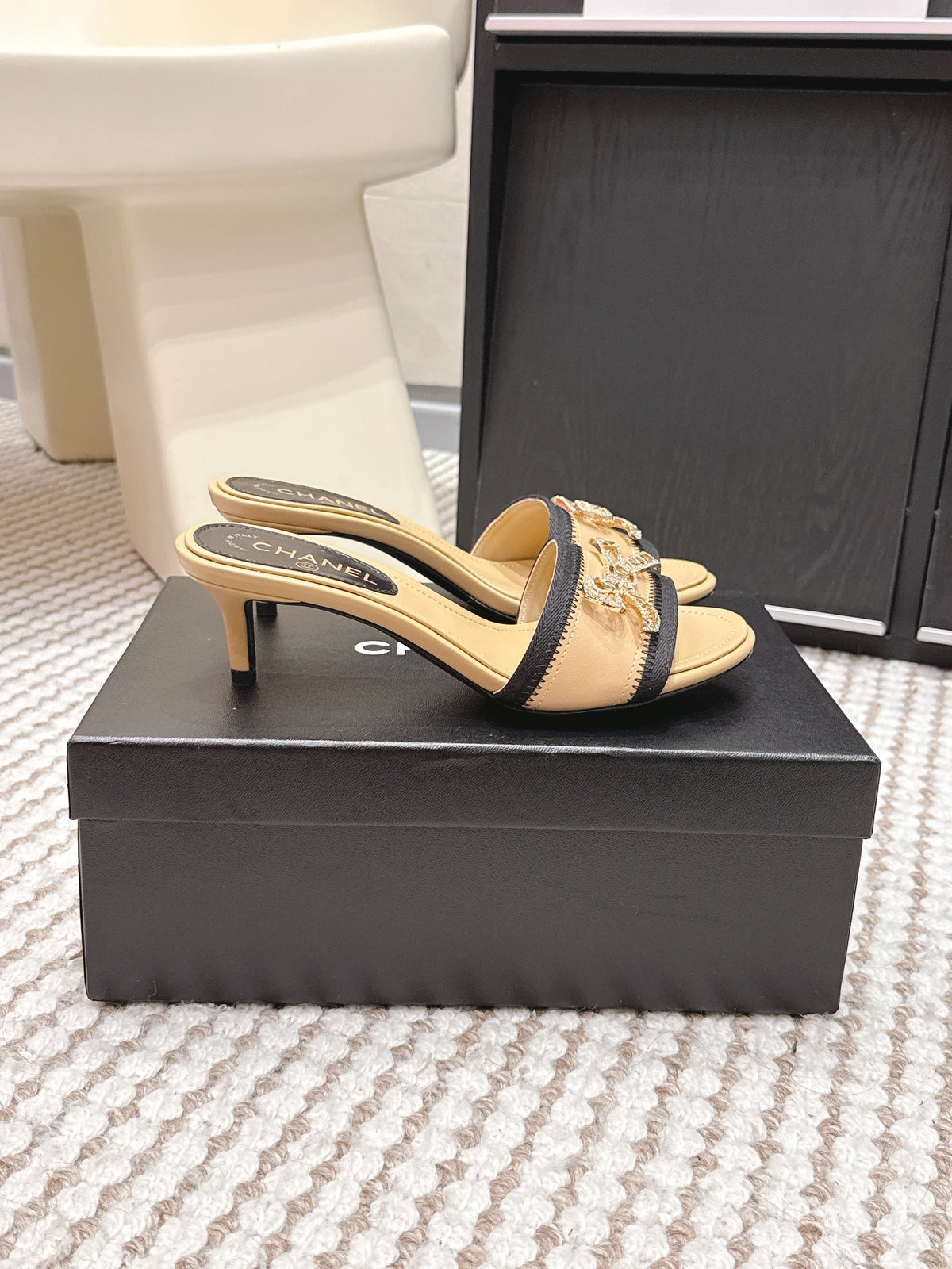 CC 26s Stiletto Sandals 55 Beige Black Leather 652574