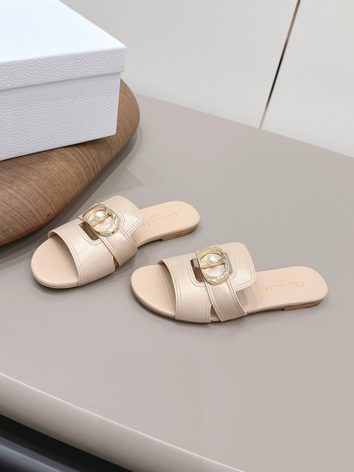 CD 30 Montaigne Slide Beige Calfskin 738231