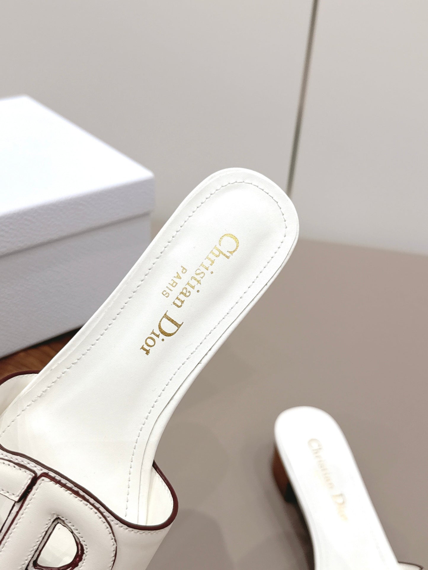 CD 26s Round-Toe Sandals 4.5cm White Calfskin 738236