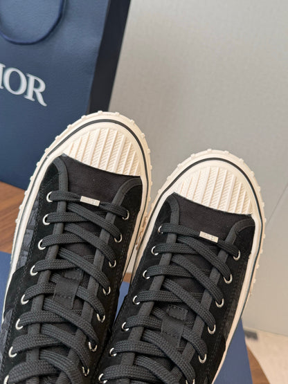 CD 26s Hooper Hight-Top Sneaker Black Canvas 940261