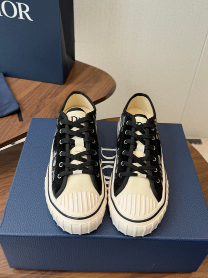 CD 26s Hooper Low-Top Sneaker Black Beige Canvas 940263