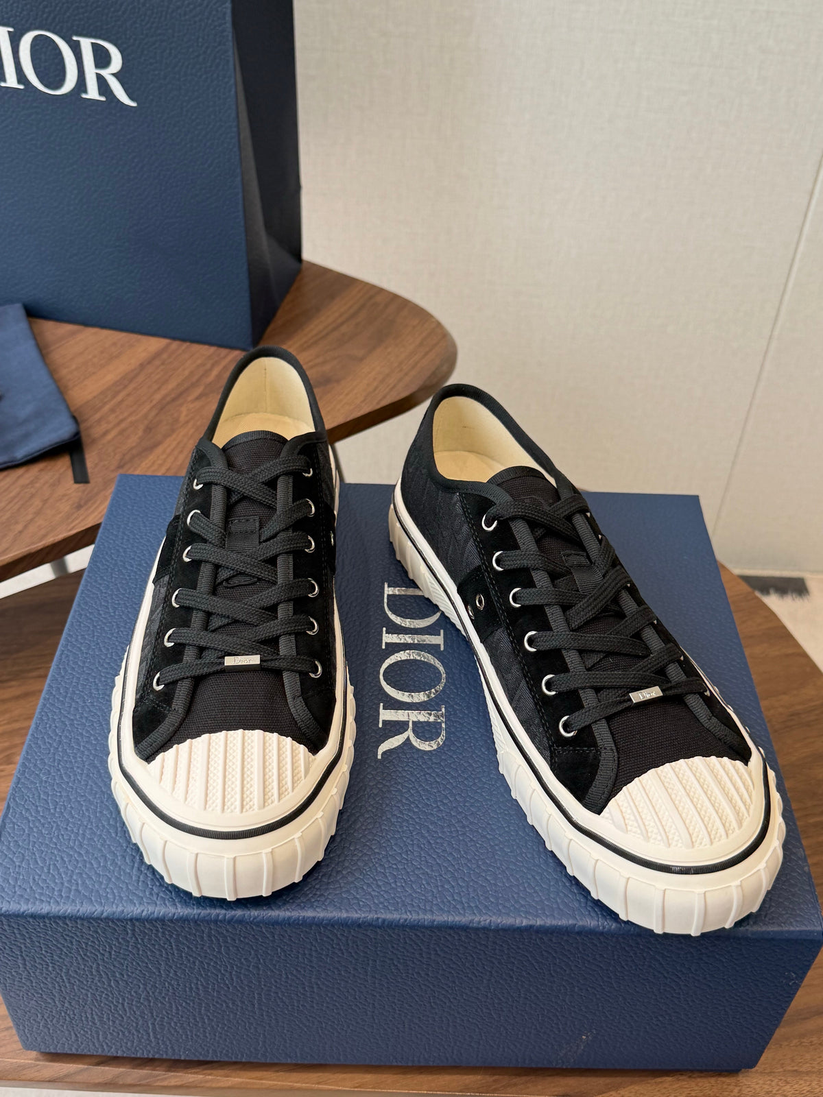 CD 26s Hooper Low-Top Sneaker Black Canvas 940265