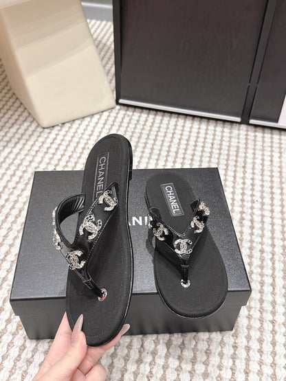CC 26s Thong Sandals Black Suede Sheepskin Sliver Charm 632357