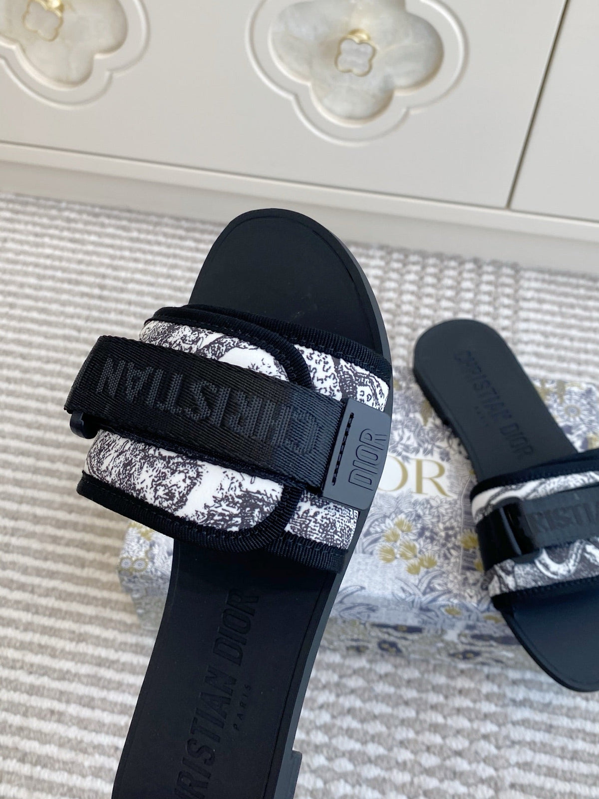 CD 26s Flat Slippers Black White Canvas Rubber 648130