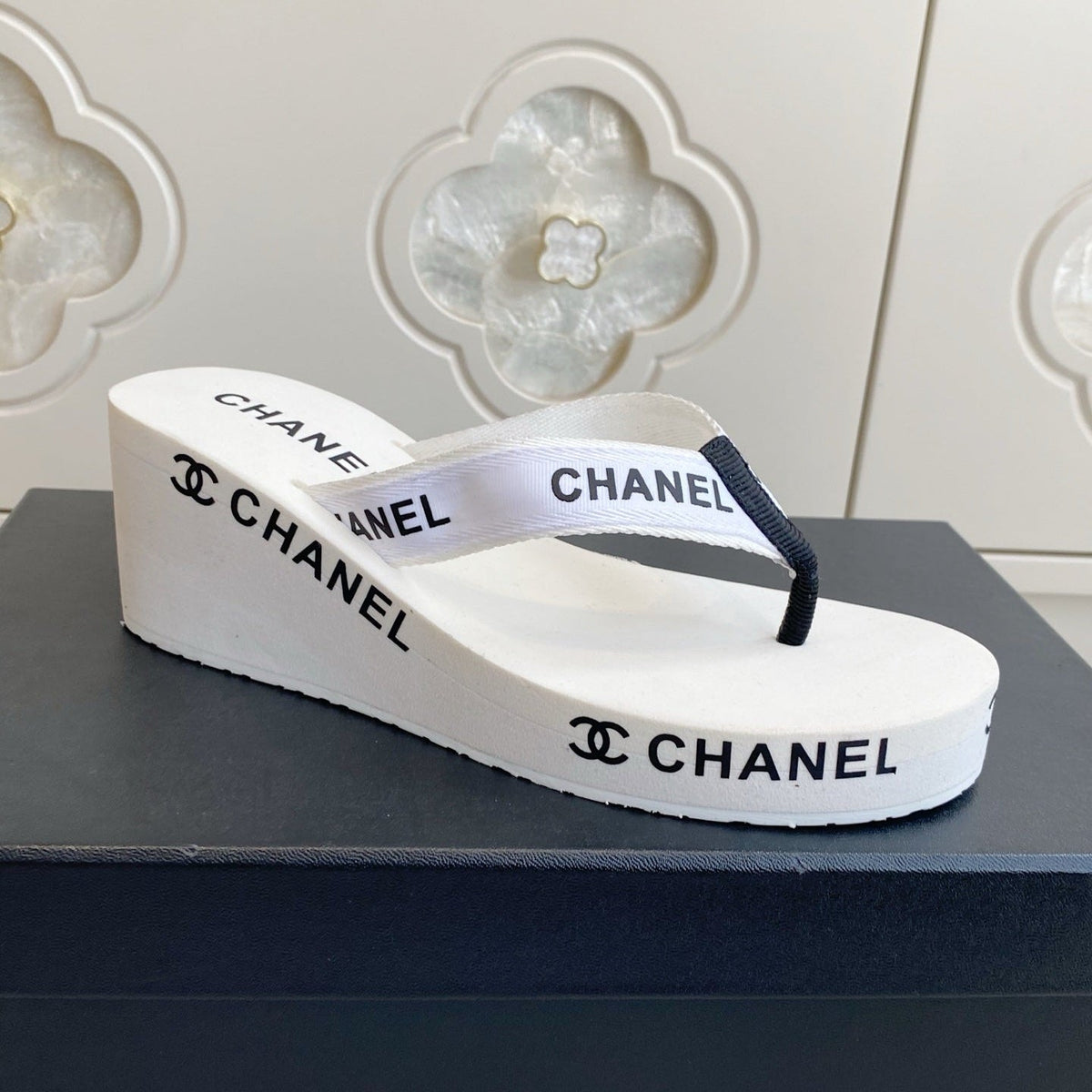 CC 26s Thong Sandals 65 White Rubber Leather 647673