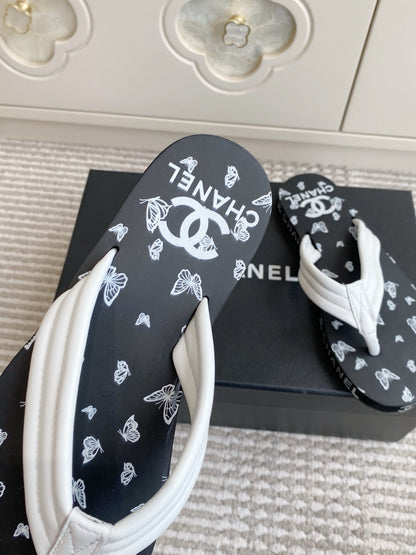 CC 26s Thong Sandals Black White Rubber Leather 647684