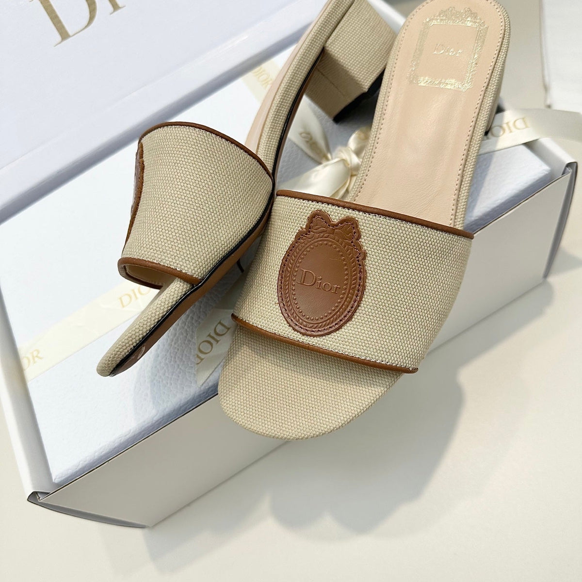 CD Médaillon Slide 4.5cm Cream Brown Denim 899860