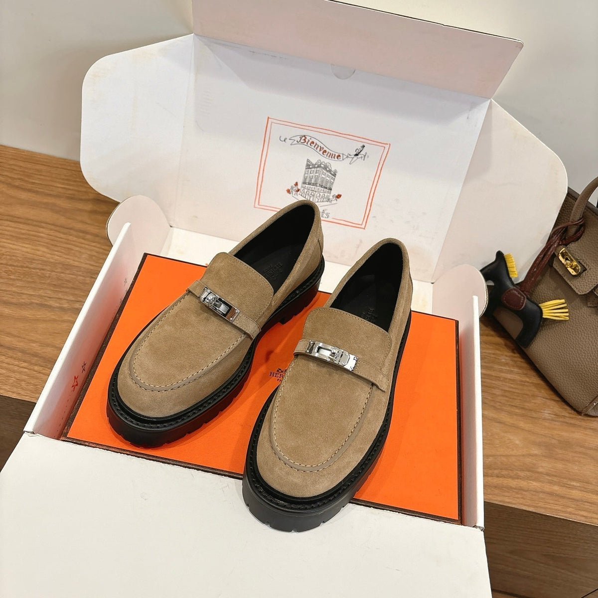 HM 26ss Loafers Beige Suede  Sliver Buckle 638431