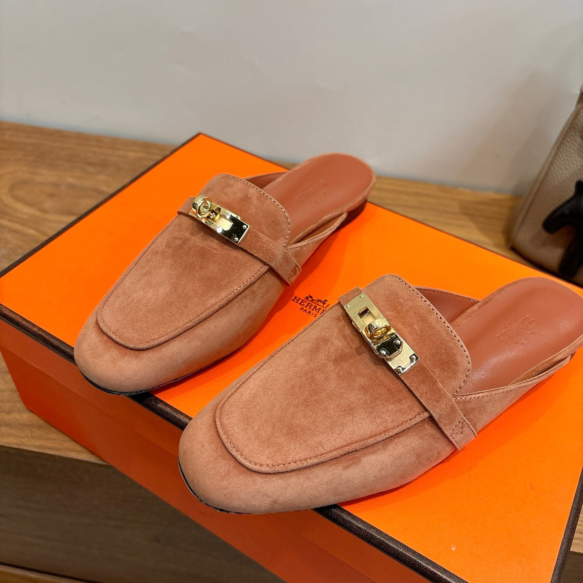 HM 26ss Mule Camel Brown Suede Calfskin 638483