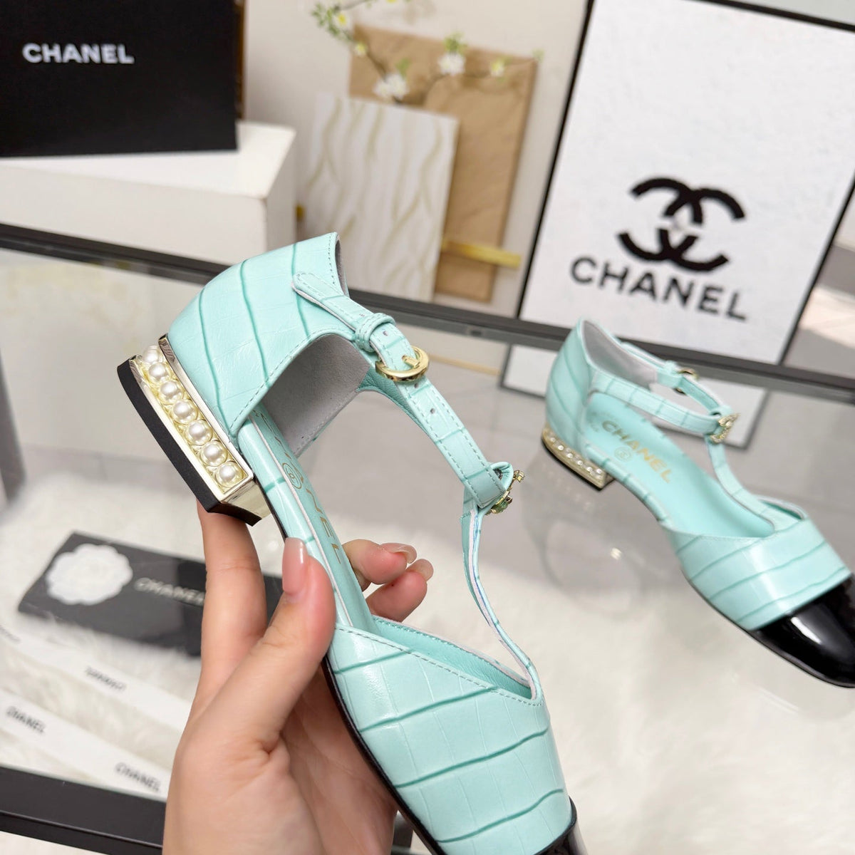 CC 26s Flat Sandals Light Turquoise Cowhide Patent Leather 183570