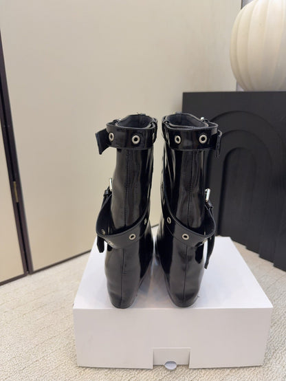 CC 26 Ankle Boot With Buckle Black Cowhide 589113