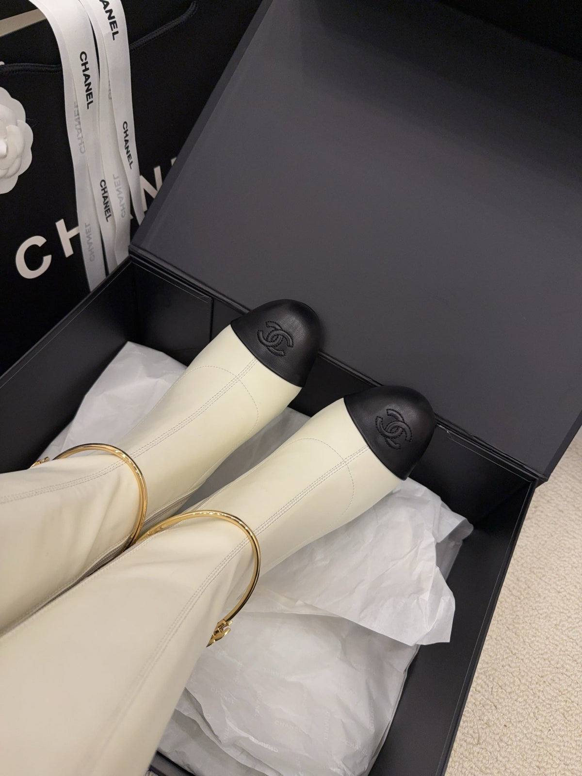 CC 26 Boot With Gold-tone Ankle Chain White Black Lambskin 588821