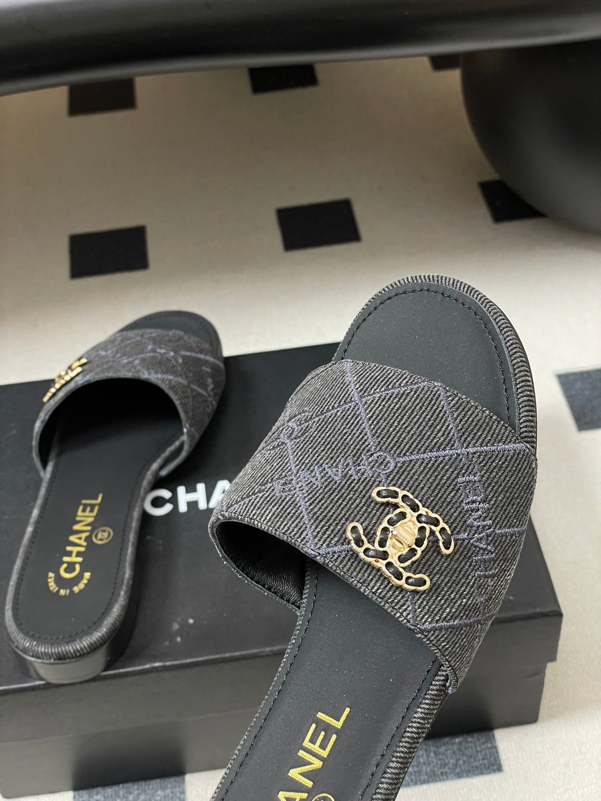 CC 26s Flat Sandals Black Canvas Sheepskin Double C 649508