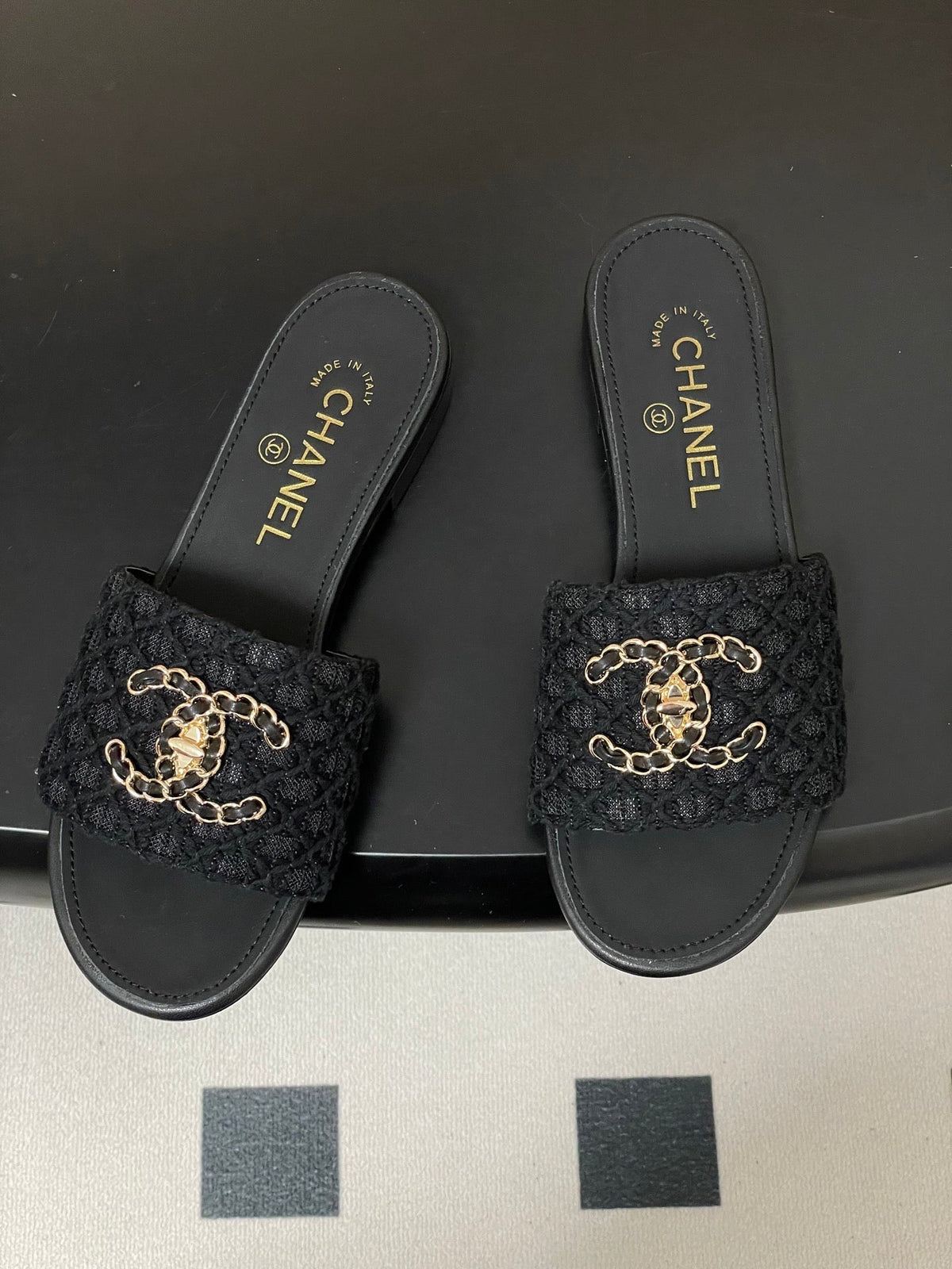 CC 26s Flat Slippers Black Fabric Sheepskin 649492