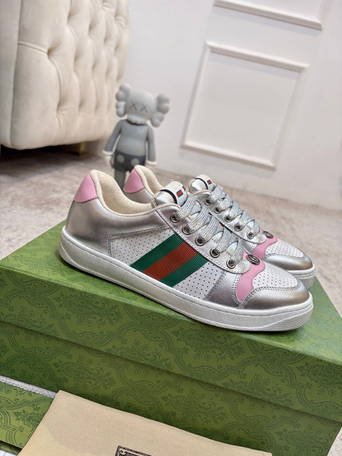 GG 26ss Screener Sneaker Sliver Metallic Cowhide 697185