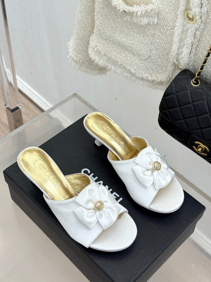 CC 26 Bow Sandal 55mm White Gold Satin Sheepskin 609805