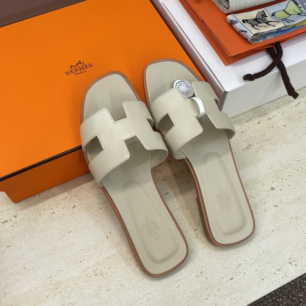 HM 26ss Oran Sandals Light Beige Calfskin 607225