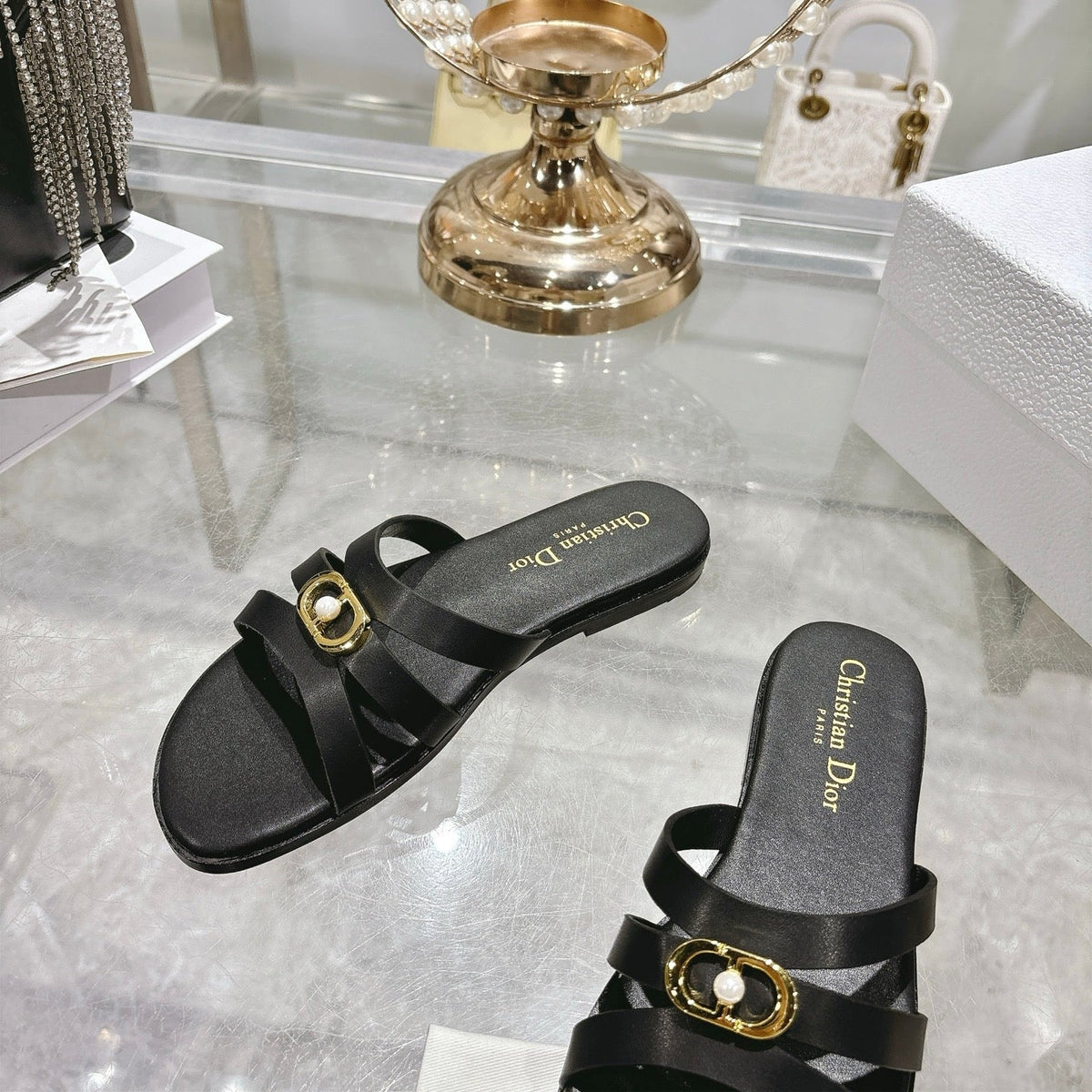 CD 26 Flat Sandals Black Leather 592262