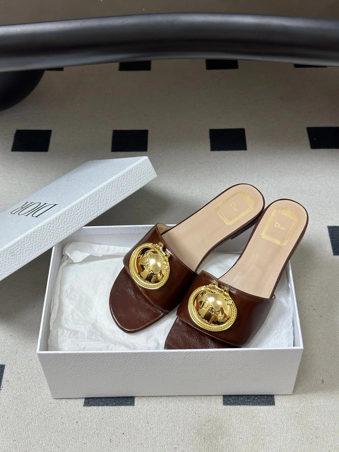 CD D-Club Retro CD Letter Metal Buckle Flat Sandals Leather 846986