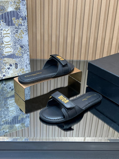 CD 26s Beach Sandals Black Sheepskin 665321