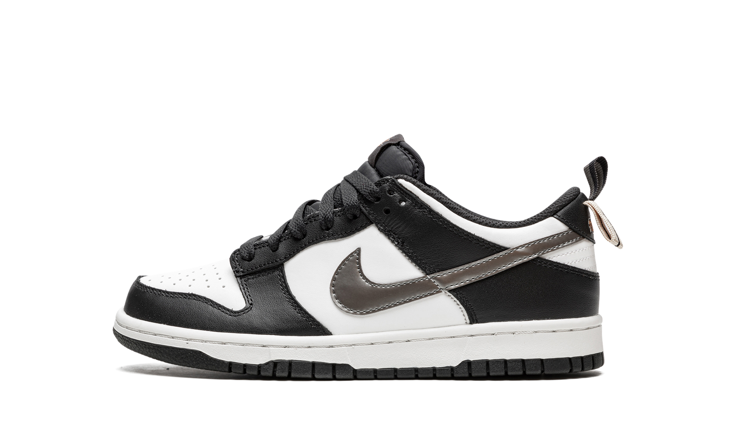 Dunk Low "Black White Metallic" DH9764 001