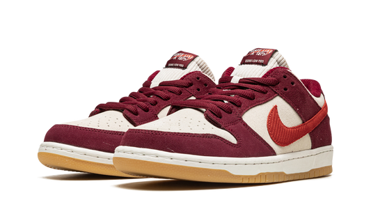 SB Dunk Low "Skate Like A Girl" DX4589 600