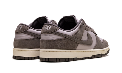 Dunk Low SE "Platinum Violet" FQ8249 001