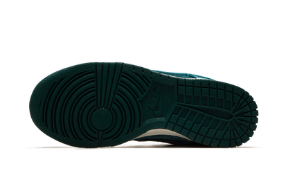 DUNK LO MNS WMNS "Green Velvet" DZ5224 300
