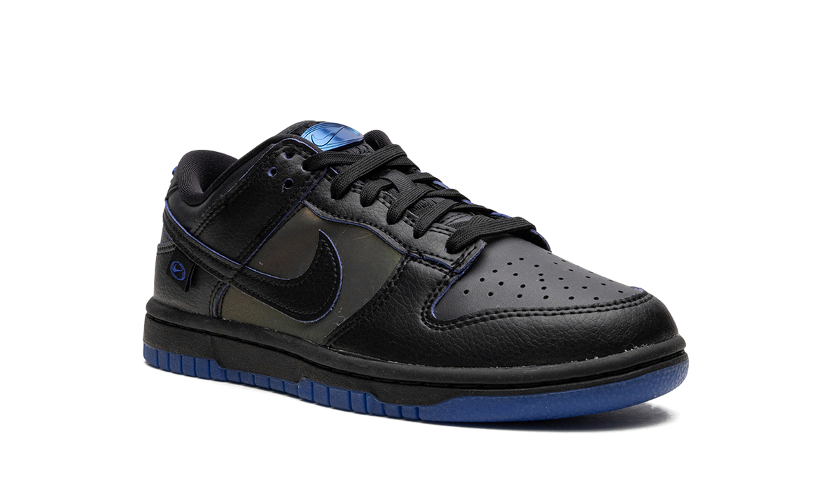 DUNK LO MNS WMNS "Black Royal Iridescent" FB1842 001