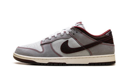 Dunk Low Retro SE "Pure Platinum / Wolf Grey / Team Red / Burgundy Crush" IH1942 001