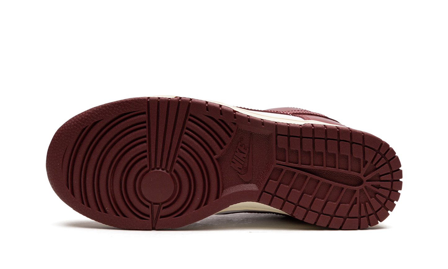 DUNK LOW PRM WMNS "Team Red" FJ4555 100